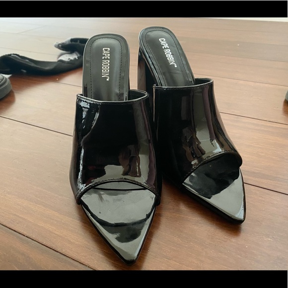 Never Worn , beautiful heels to wear out . - Picture 2 of 3